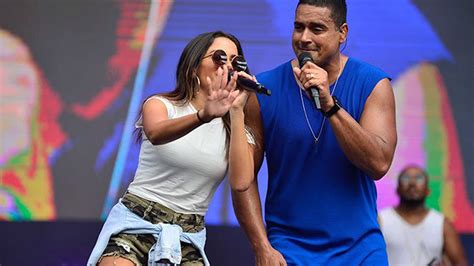 Anitta Quebra Tudo Ao Fazer Participa O Em Show De Xanddy Em Miami