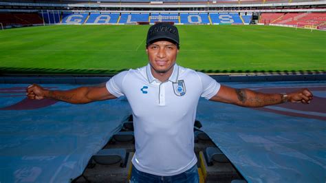 Querétaro Antonio Valencia oficialmente nuevo jugador de Gallos Blancos