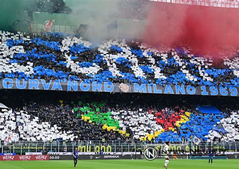 Foto La Curva Nord Illumina La Darsena Festa Per Linter Campione