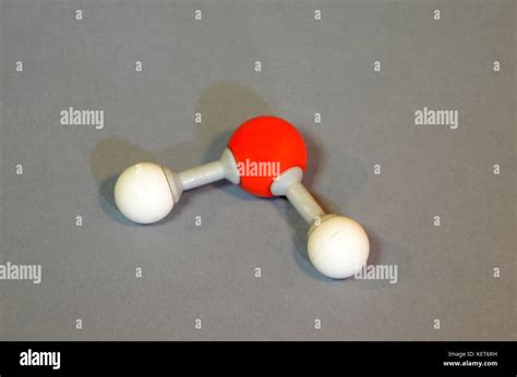 Oxygen molecule model hi-res stock photography and images - Alamy