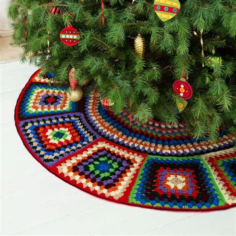 Create a Beautiful TreeSkirt with this Crochet Granny Pattern