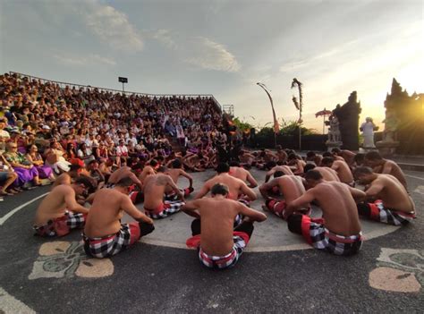 Everything to Know Before Seeing the Uluwatu Kecak Dance