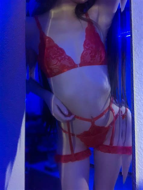 Hope you like red 😘 | Scrolller