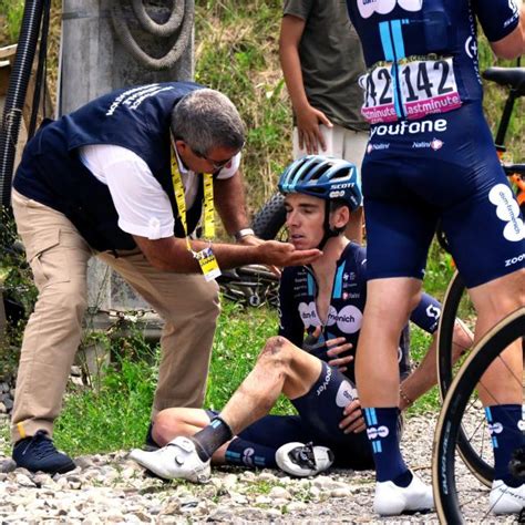 Le Calvaire Et La Souffrance De Romain Bardet Contraint D Abandonner