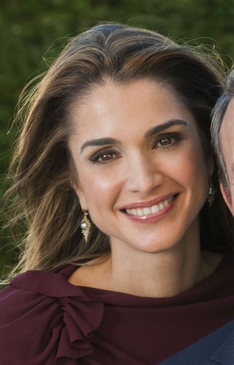 Pin by Lou de Marie on Queen Rania of Jordan | Queen rania, Beauty ...