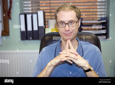 Stephen merchant extras hi-res stock photography and images - Alamy