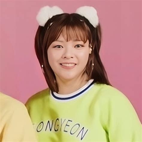 Pin By Kizels On Pink Jeongyeon And Friends Korean Girl Groups