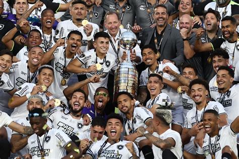 Campeão da Libertadores Botafogo repara a História e conserta o tempo