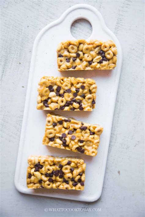 Easy No Bake Peanut Butter Chocolate Chip Cheerios Bars