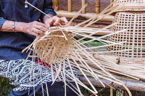 Weaving bamboo basket. 9756607 Stock Photo at Vecteezy