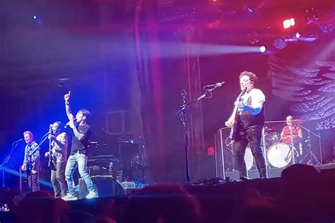 Watch Journey Debut New Lineup At Club Show