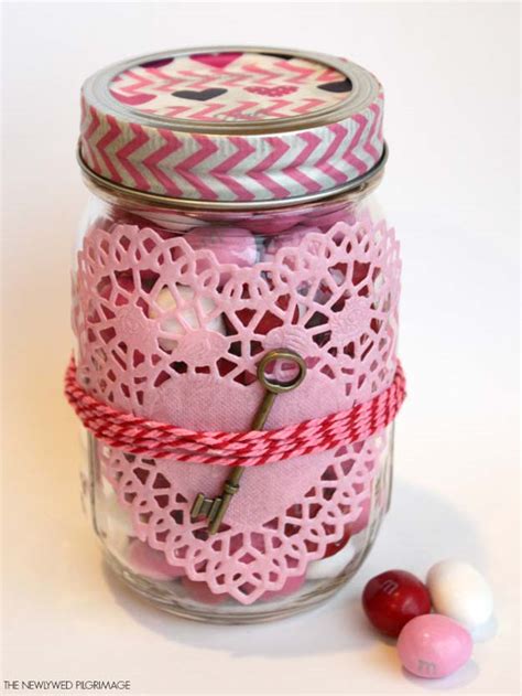 34 Mason Jar Valentine Crafts