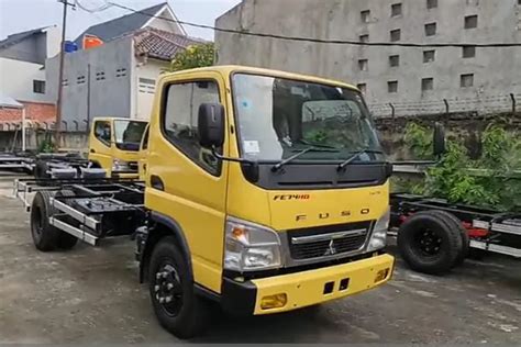 Debut Si Kepala Kuning Fuso Canter Indonesia Vs Jepang Ini Persamaan