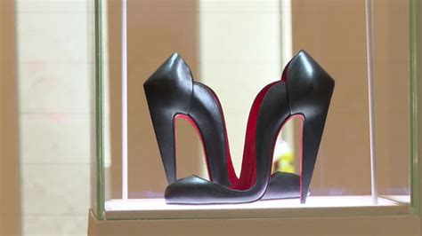 Christian Louboutin Le Célèbre Créateur Des Chaussures à Semelle Rouge