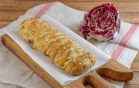 Ricetta Strudel Salato Radicchio Rosso Gorgonzola E Pere Il Club