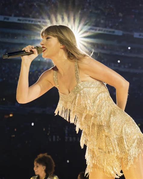 Taylor Swift Updates 🏟️ On Twitter 📸 A Goddess 🌞🙇‍♀️ Photo By Kyle