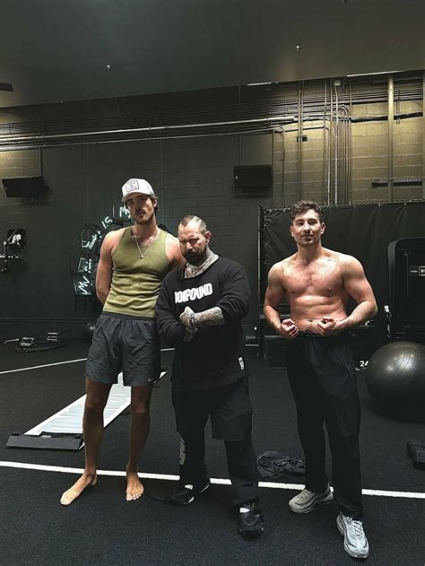 Barry Keoghan and Jacob Elordi Flex Hot Bods in Recent Workout Photos ...