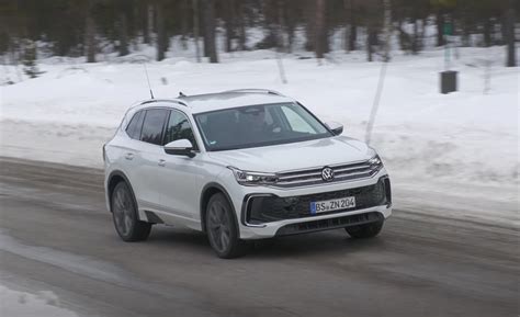 Volkswagen Tiguan Prototype Spotted Wears Minimal Camouflage