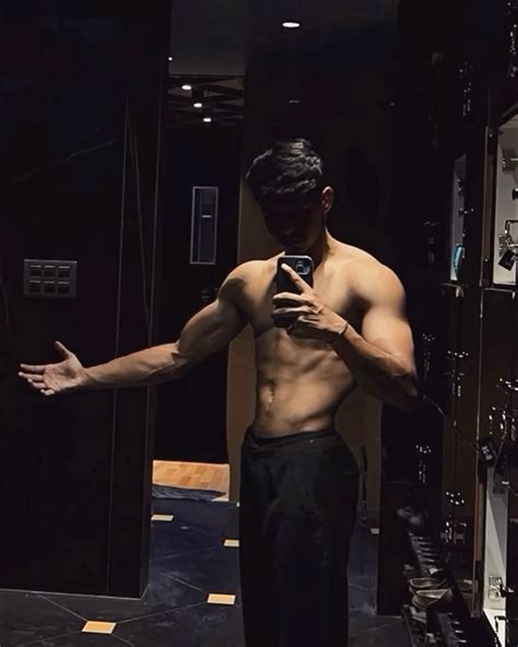 gym poses aesthetic bodybuilding poses gym boy gym guys