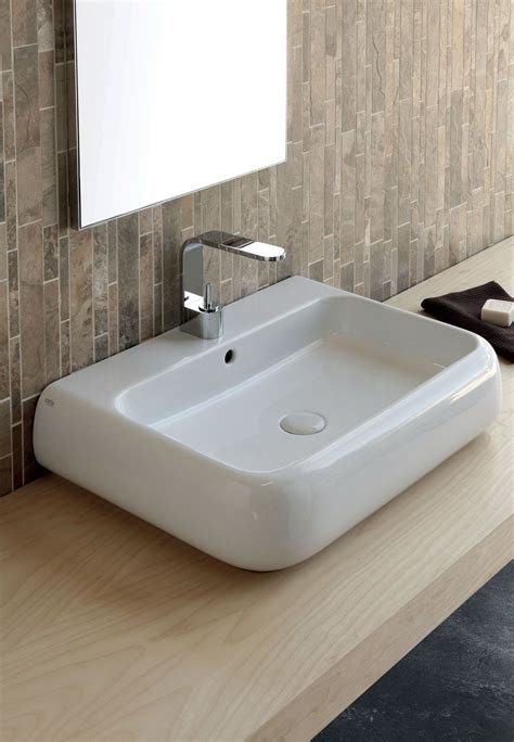 Lavabo Sospeso Con Troppo Pieno Disponibile In Varie Finiture