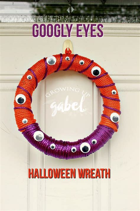 DIY Halloween Googly Eyes Wreath