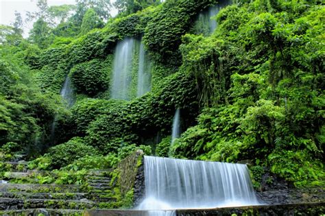 Paket Tour Lombok 1 Hari Taman Narmada Air Terjun Benang Stokel Dan