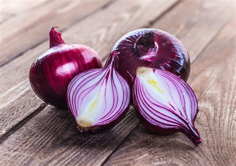 Shallot vs. Onion: 3 Key Differences & When to Cook with Each