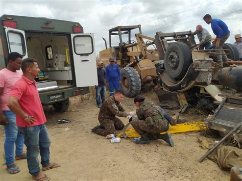 Militares do Exército de Marabá socorrem vítimas de acidente na PA