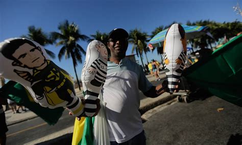 Protesto em São Paulo tem bate boca entre MBL e Direita SP Jornal O Globo