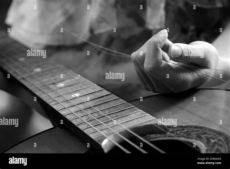 Broken Guitar Strings Hi Res Stock Photography And Images Alamy