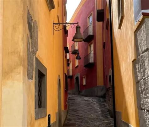 Pozzuoli Rione Terra La Chiesa Di San Liborio E La Sua Piazzetta