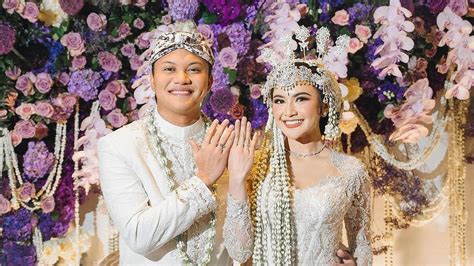 Serba Serbi Akad Nikah Mahalini Dan Rizky Febian Baju Pengantin Sunda