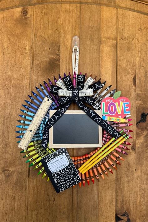 Crayon Wreath For Teacher Appreciation Diy Teacher Gifts Teacher