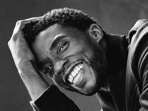 Chadwick Boseman ator de Pantera Negra morre de câncer aos 42 anos