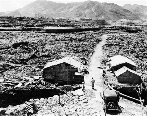 The devastating aftermath of nuclear blasts in Hiroshima and Nagasaki ...