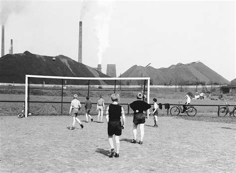 Mythos Und Moderne Fu Ball Im Ruhrgebiet Das Fotoportal