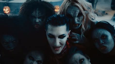 Motionless In White Ver Ffentlichen Musikvideo Zu Werewolf