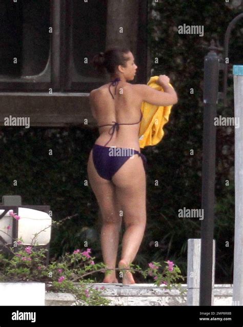 Alicia Keys Shows Off Her Post Baby Bikini Body During A Poolside Break