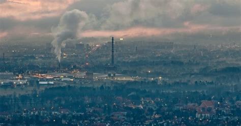 Zła jakość powietrza na Śląsku Normy smogowe przekroczone w kilku