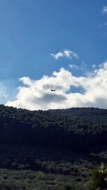 Incendio Sul Monte Serra Canadair In Azione Video Dailymotion