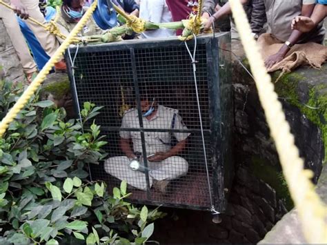 Forest Officer Enters 100 Ft Dry Well In A Cage To Rescue A Leopard