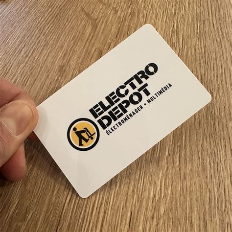 Carte de Visite Connectée en PVC IZIKARD NFC et QR Code