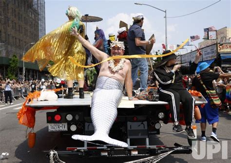 Photo Coney Island Mermaid Parade In New York Nyp20230617102