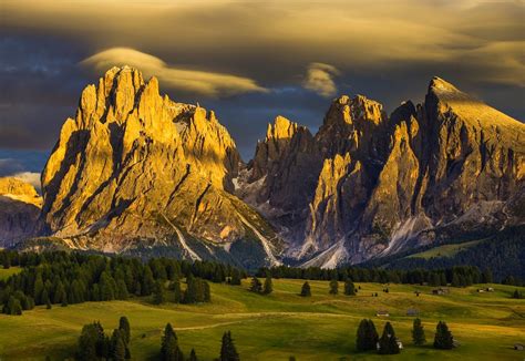 デスクトップ壁紙 日光 風景 森林 山々 日没 イタリア 丘 自然 反射 雲 日の出 緑 イブニング 崖