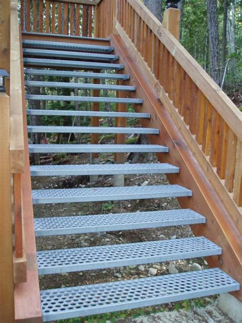 Metal treads for the stairs – Staircase design