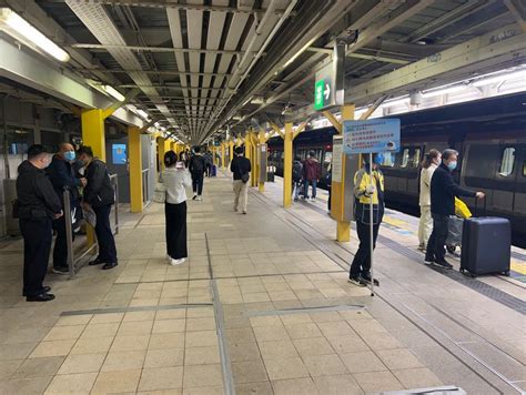 通關｜港鐵頭班列車抵落馬洲口岸 乘客：好激動 兩年冇返大陸 星島日報