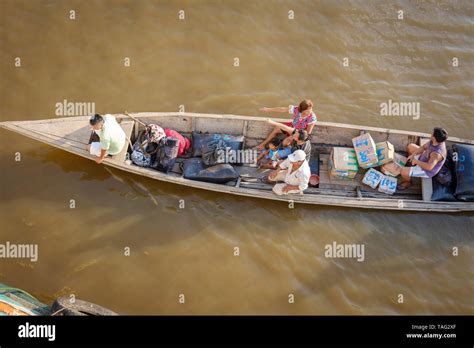 Gente del río peruano fotografías e imágenes de alta resolución Alamy