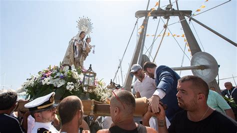 Marineros Y Pescadores Celebran A La Virgen Del Carmen Youtube