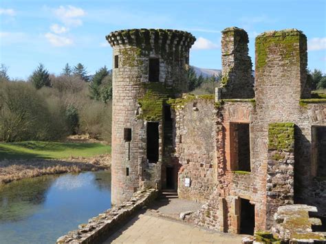 A Guide To Caerlaverock Castle South West Scotland Out About Scotland