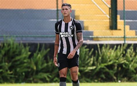 Botafogo Dispensa Promessa Que Foi Comparada A Cristiano Ronaldojogada